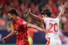 山东泰山队备战齐鲁德比：王大雷回归，李霄鹏战术调整，韩鹏状态火热迎挑战